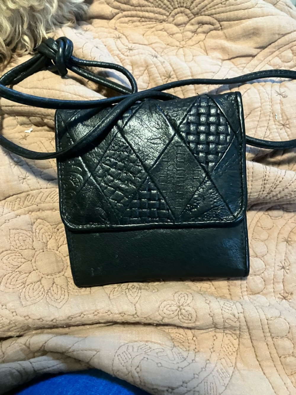 NWOT Wilson’s Leather Black Tri-Fold Crossbody Bag